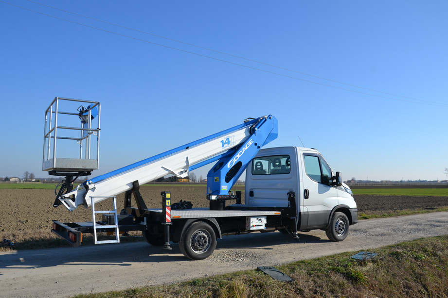 14T SPEED bucket truck